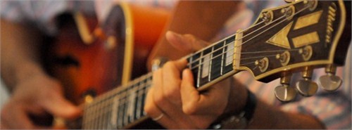 Hướng dẫn bạn cách hát theo guitar | Bài học guitar đầy đủ