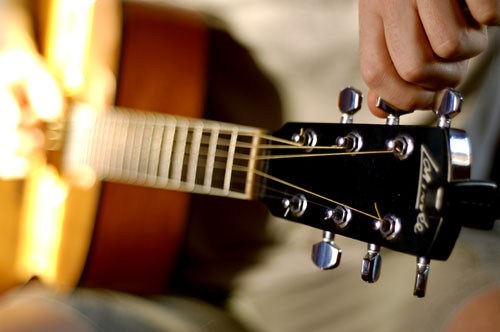 5 Cách Chỉnh Lên Dây Đàn Guitar Cho Người Mới Tập Chơi