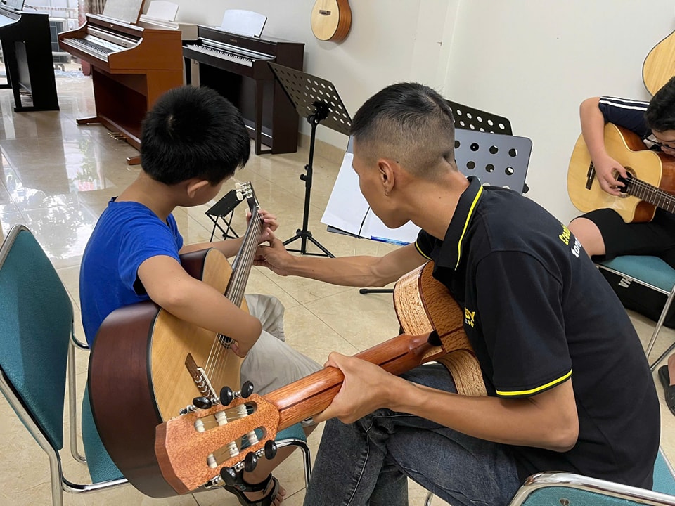 lớp học guitar kiến an hải phòng