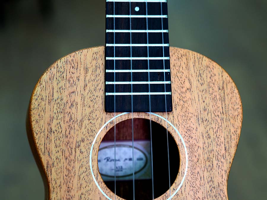 hình thức sắc nét đẹp đàn ukulele rosen k13