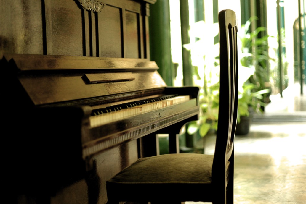 piano điện cũ